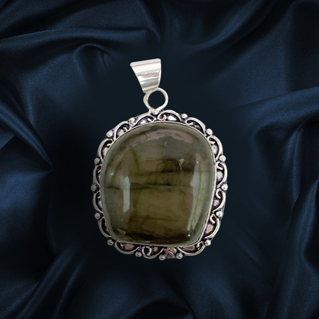 Labradorite Pendant (Without Chain)